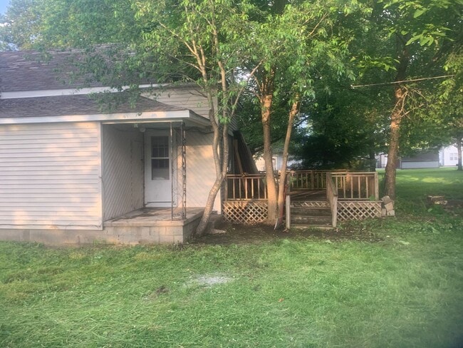 Building Photo - Handy Man Special! - $290 MONTH / $300 DOWN