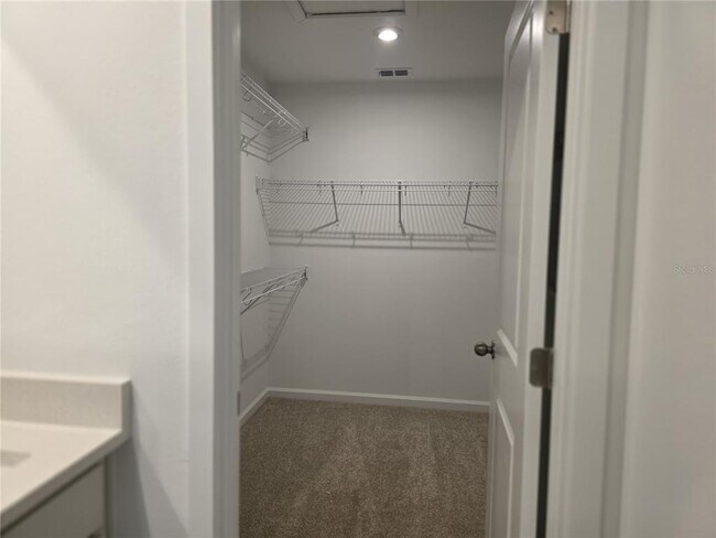 Building Photo - 9835 Walkway Dr