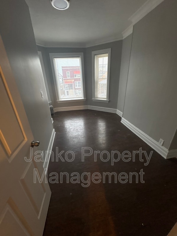 Building Photo - 7132 S Ingleside Ave