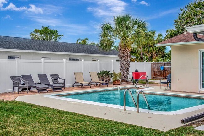 Building Photo - 4712 114th St N