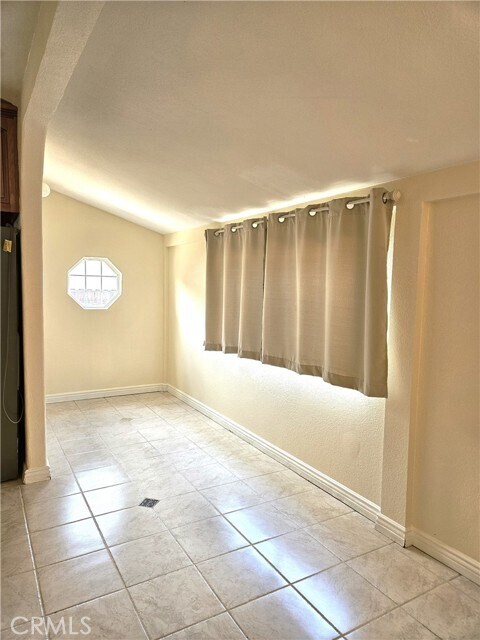 Building Photo - 609 Lorena Ave