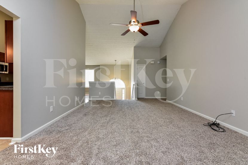 Building Photo - 205 Trelawney Ln