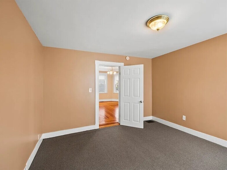 Building Photo - 115 Sagamore Ave