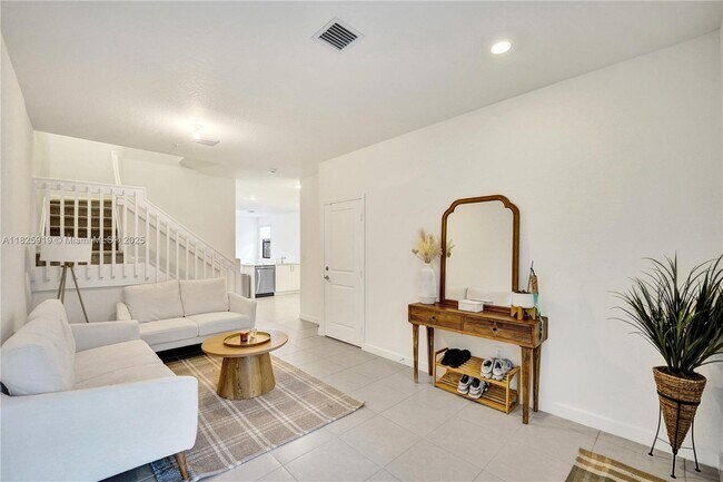 Building Photo - 242 SW 159th Ln