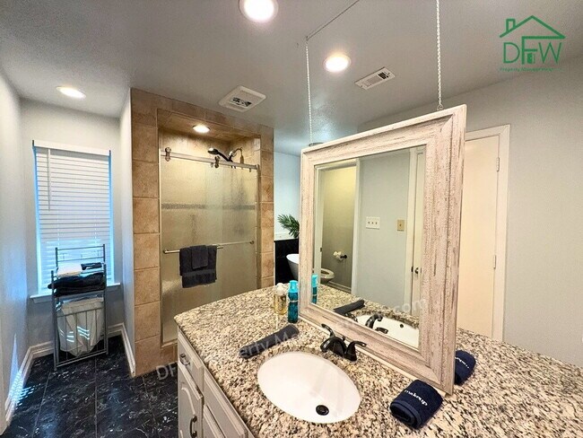 Building Photo - 4 Bed / 2.5 Bath on a Cul-de-Sac - 2-Car Garage & Spacious Fenced Backyard