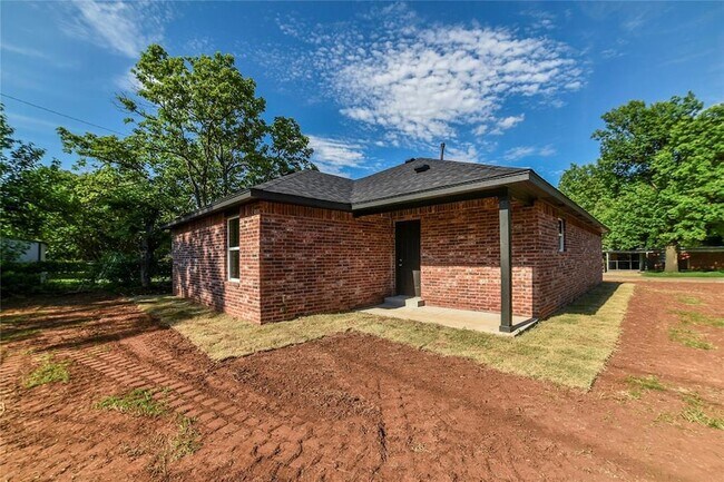 Building Photo - 1417 Mallard Dr