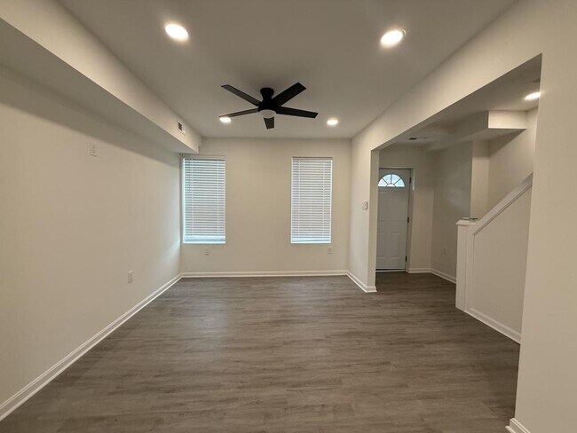 Building Photo - 5215 Ready Ave