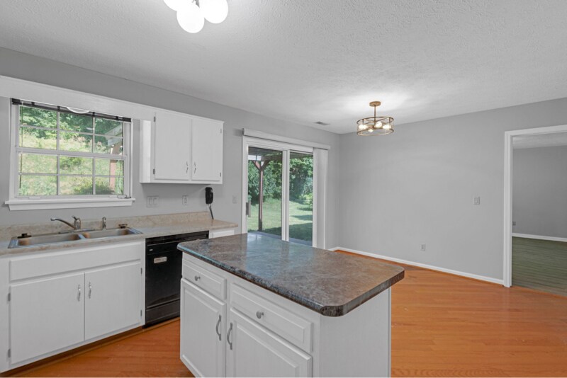 Building Photo - 4211 Medina Way