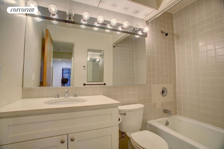 Building Photo - 423 Amsterdam Ave