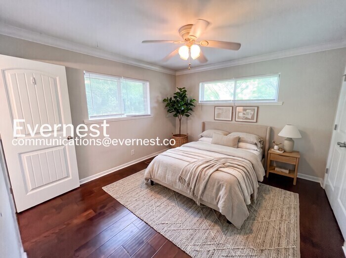 Building Photo - 5526 Crestview Dr