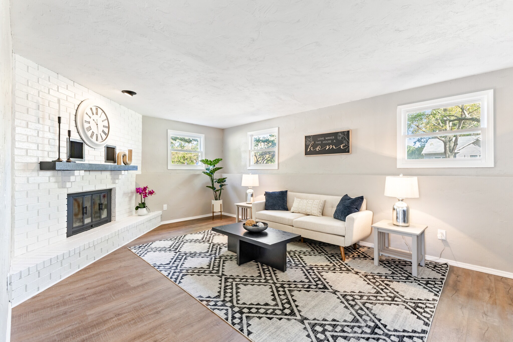 Building Photo - 2437 Deer Trl