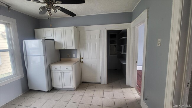 Building Photo - 107 Smith St