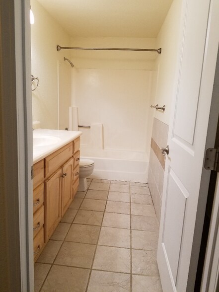 Building Photo - 14527 NE 40th St