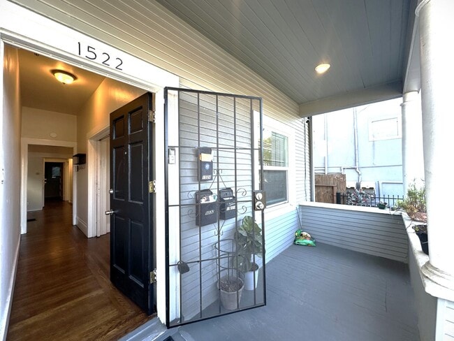 Building Photo - 1522