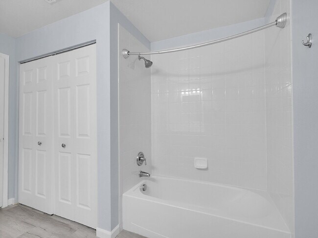 Building Photo - $2,050.00, Gorgeous 2-bed, 2-bath condo lo...