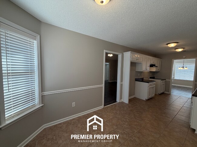 Building Photo - Bright 3BR/2BA Oakland Home w/ Vaulted Ceilings, Fireplace & Fenced Yard