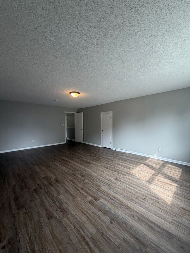 Building Photo - 196 Perkinsville Dr