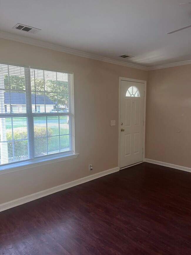 Building Photo - 149 High Point Dr