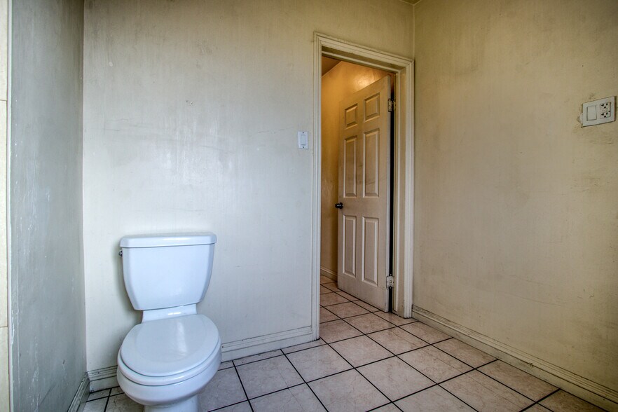 Building Photo - 5246 Phillips Blvd