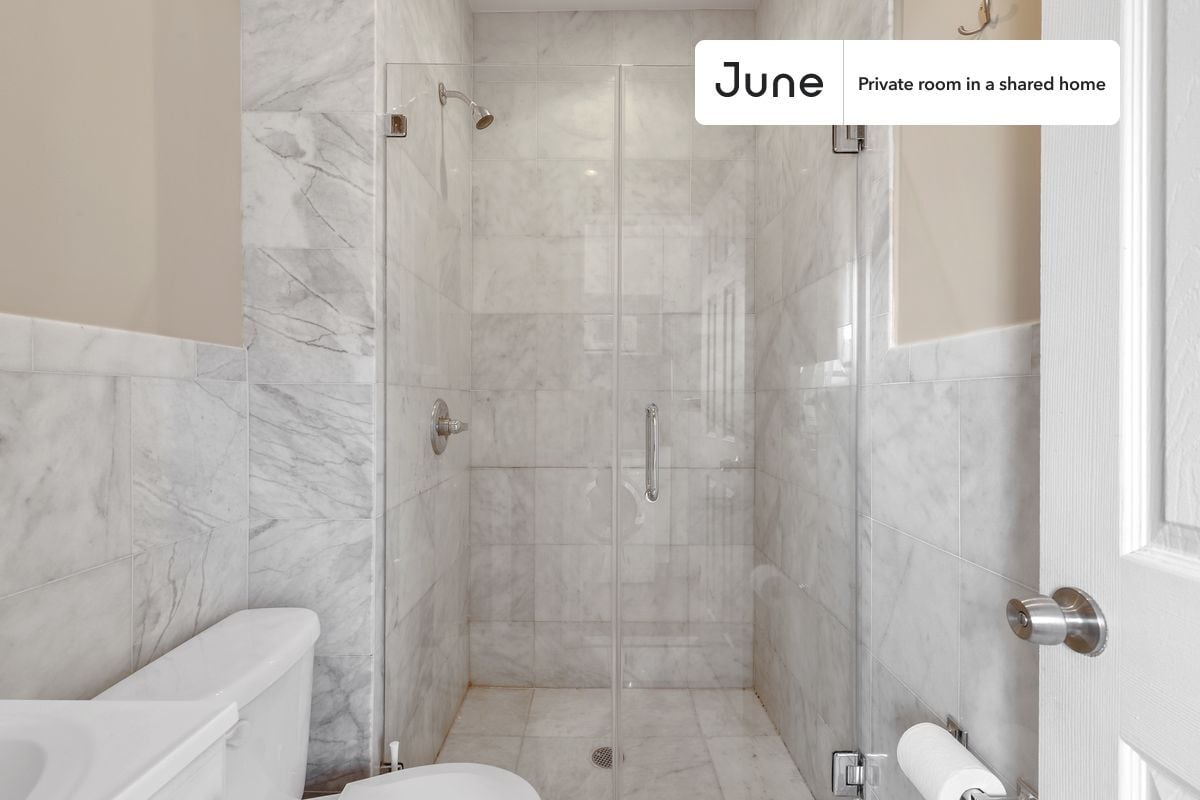 Building Photo - Room in Shared 2 bed/1 bath home