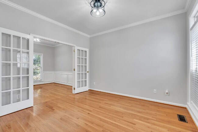 Building Photo - Beautifully Appointed 4BR Home Featuring a Screened Porch, Spacious Living Areas & Community Pool...