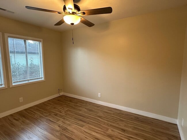 Building Photo - GET $500 OFF OF THE FIRST MONTHS RENT!!!