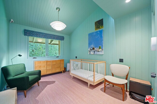 Building Photo - 7038 Dume Dr