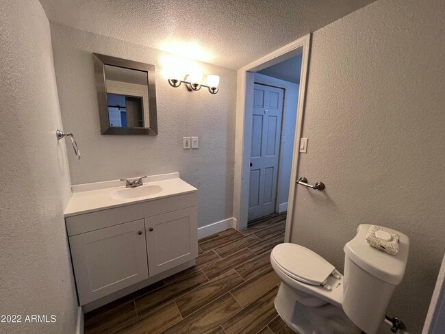 Building Photo - 1405 S Farmer Ave