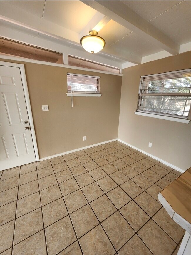 Building Photo - 3 bed 2 bath with 1 car carport