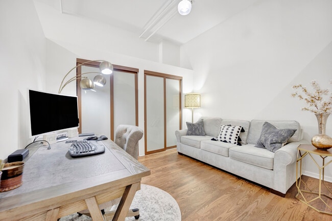 Building Photo - 360 W Illinois St