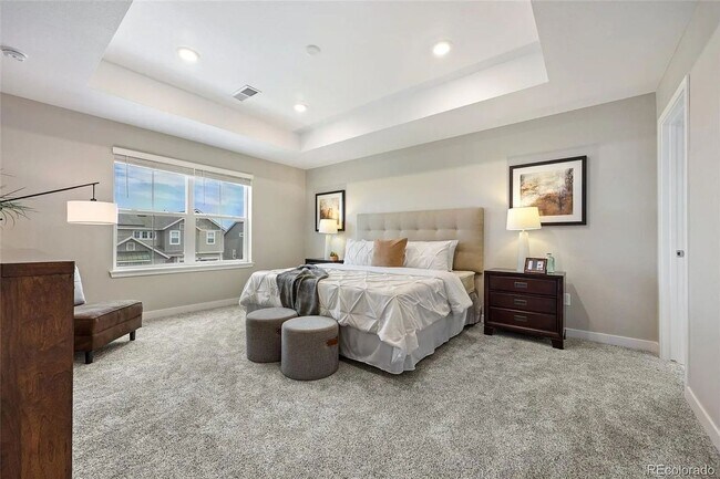 Building Photo - 860 Wildrose Pl