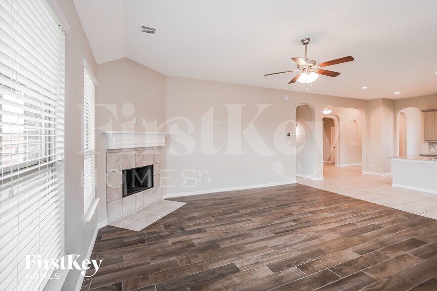 Building Photo - 304 Stefani Dr