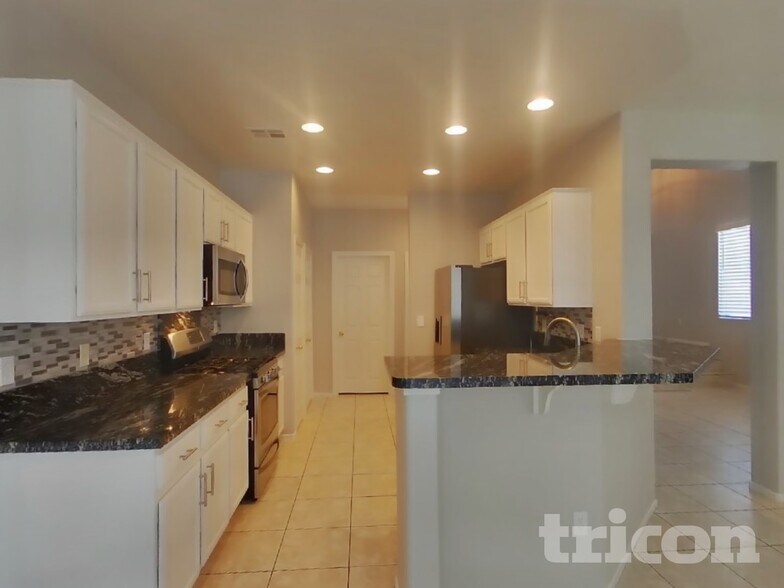 Building Photo - 9436 Santana Siesta Ave