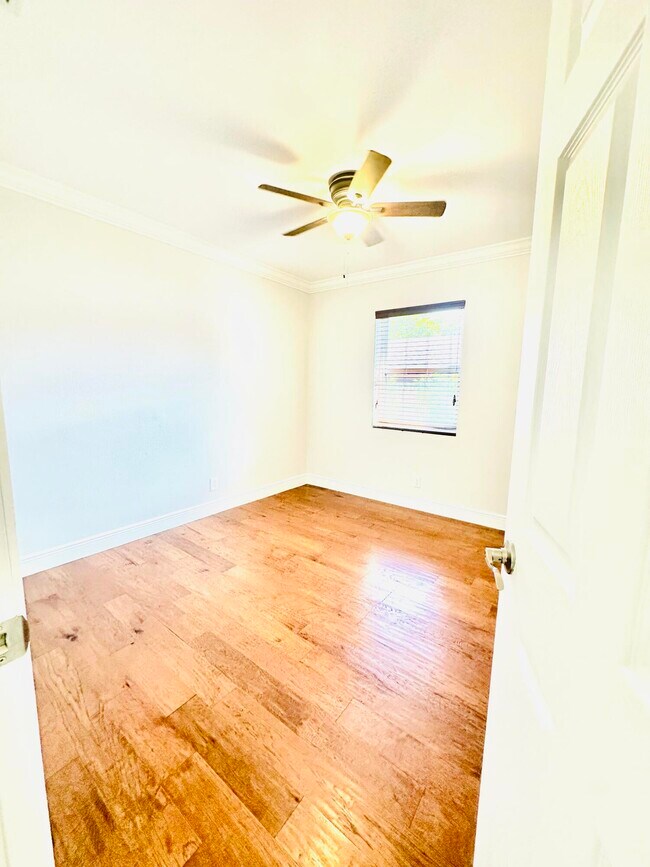 Building Photo - 1104 Neoga St