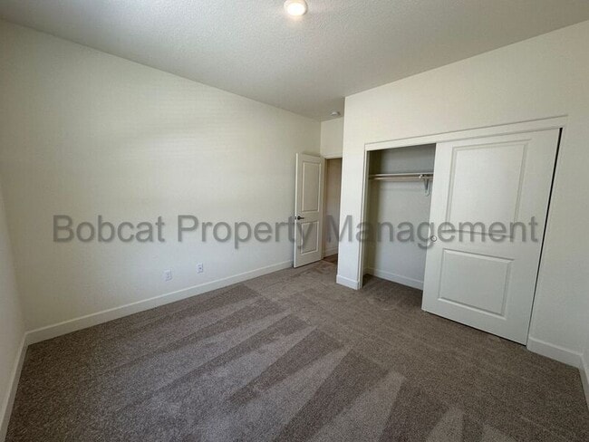 Building Photo - 925 Nelle Dr