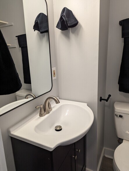 Building Photo - 8 Pleasant St