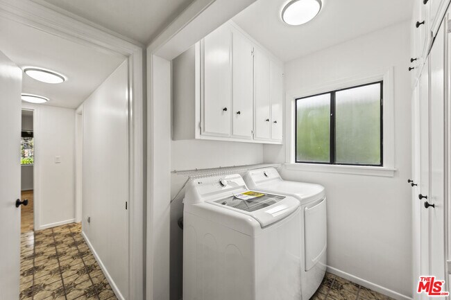 Building Photo - 6237 Warner Dr