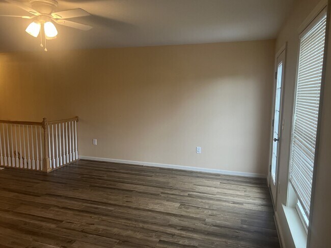 Building Photo - Spacious End-Unit Townhouse with 3 Beds, 3...