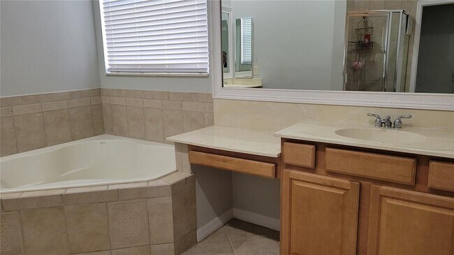 Building Photo - 421 Holly Fern Trl
