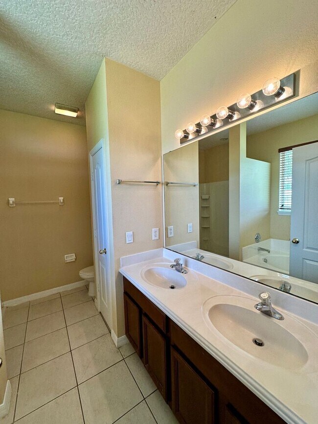 Building Photo - Beautiful 4-Bedroom Home near Lake Nona!