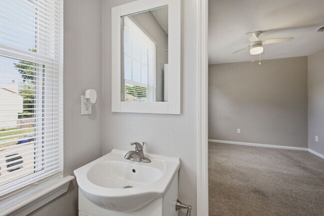 Building Photo - 5475 Davis Way