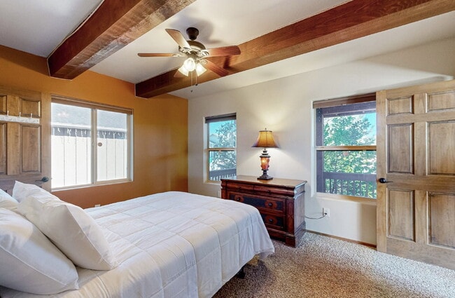 Building Photo - 760 S Creekside Dr