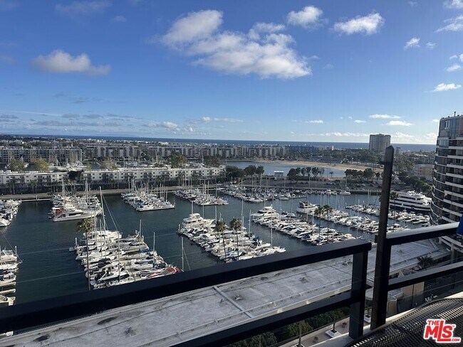 Building Photo - 4314 Marina City Dr