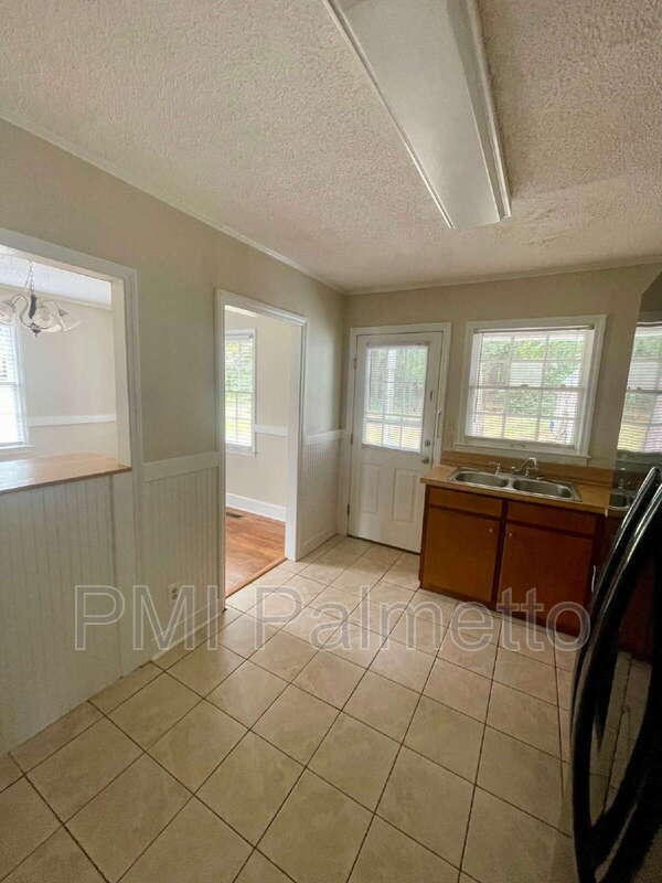 Building Photo - 320 Culler St