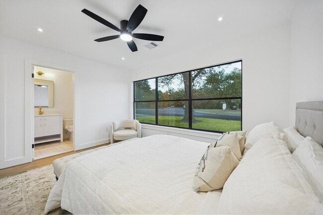 Building Photo - 1611 Ridgehaven Dr