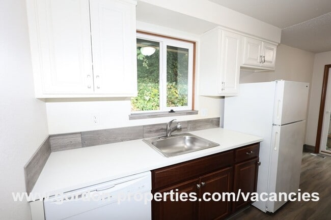 Building Photo - Webster Rd - Gladstone 2 bedroom duplex