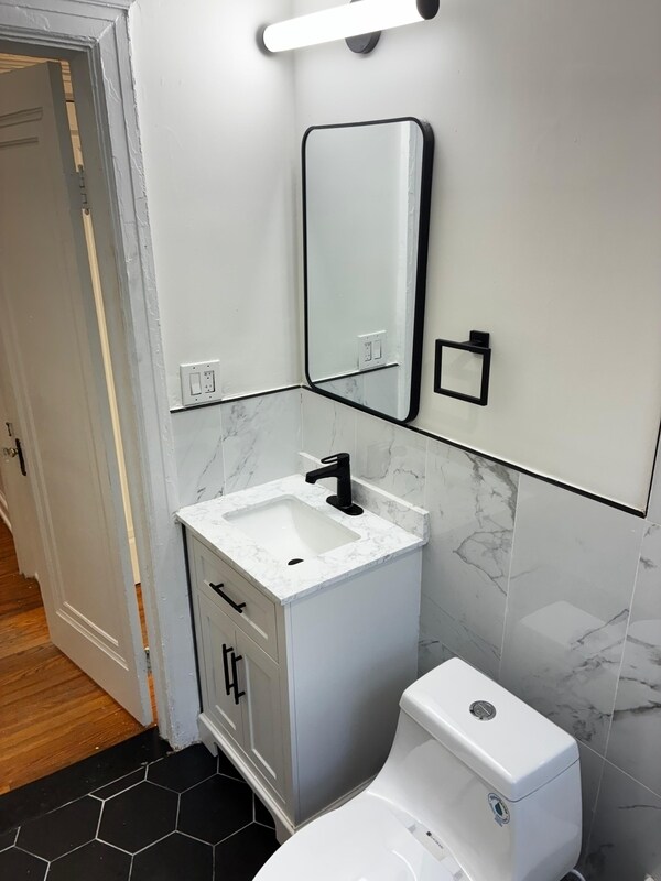 Building Photo - 2742 Riverside Ave