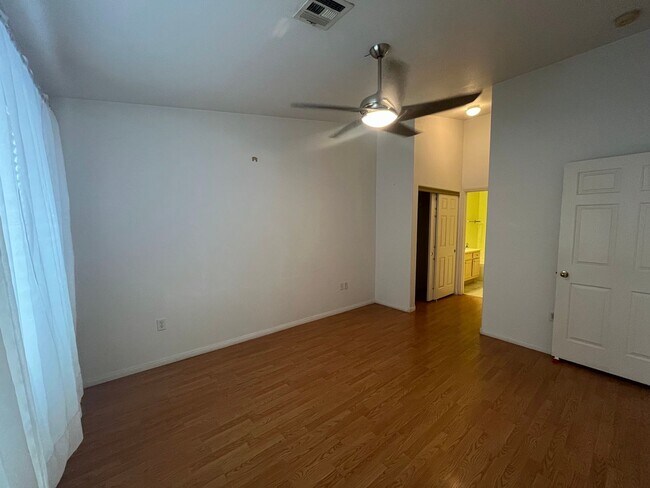 Building Photo - Sunny 2-Bed, 2-Bath in gated community!