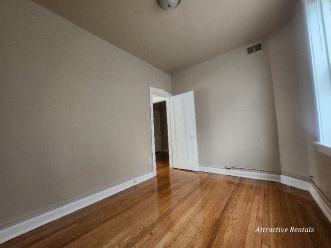 Building Photo - 1158 S Mason Ave