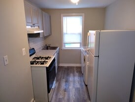 Building Photo - 218 Pilgrim Ln